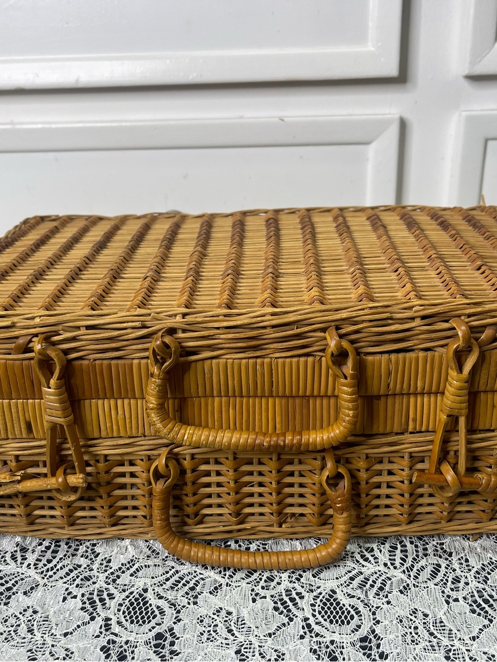 Vintage 1950s Stanhome MCM Picnic Basket Suitcase Set Plates Cups Knives Forks